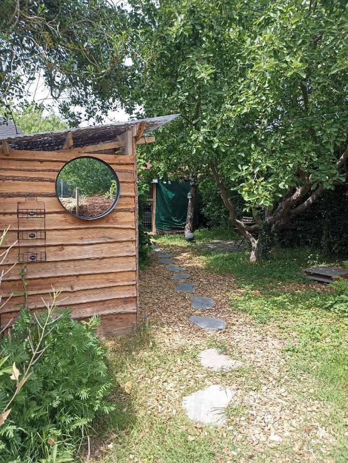 L'Echappee Au Jardin, Yourte Bucolique Godinne Buitenkant foto